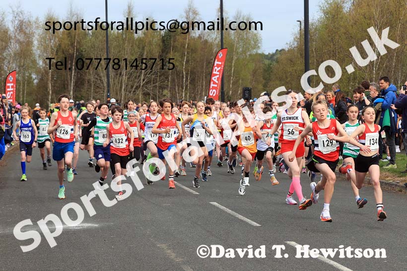 Boys and Girls under-13s, 2025 Elswick Harriers Good Friday Road Relays, Newburn, Newcastle upon Tyne. Photo: David T. Hewitson/Sports for All Pics